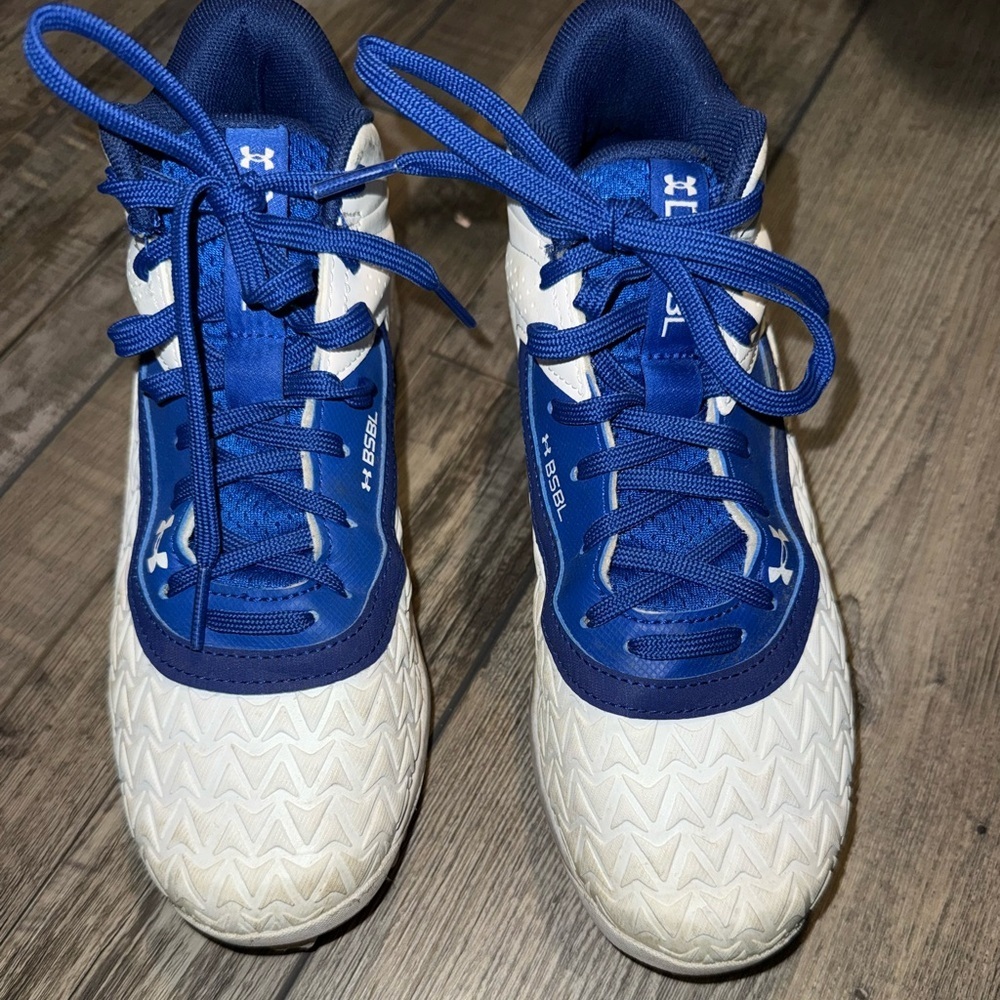 Under Armour Kids' Blue and White Cleats 4.5 Pre-Owned